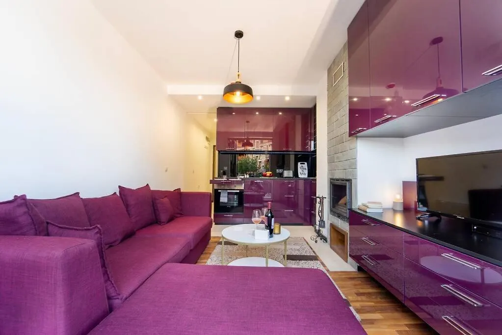 Warm&Cozy Studio With Patio contacts